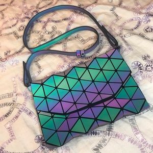 Holographic geometric handbag